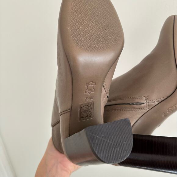 NEW Tory Burch Bowie Leather Zip Up Round Toe Ankle Bootie Brown 7.5M - Picture 6 of 6